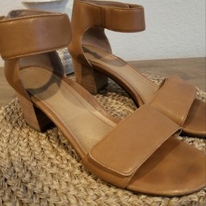 Vionic Olana (brown ankle strap block heels)